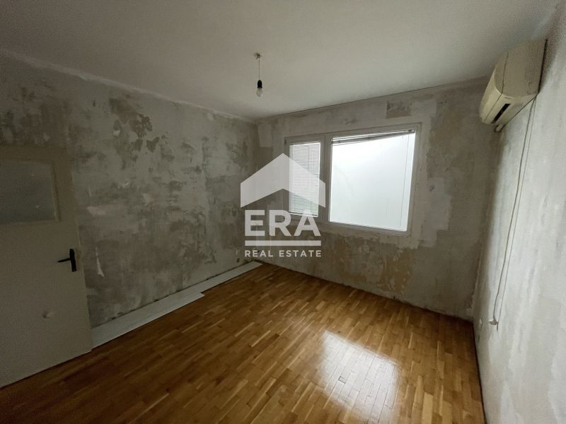 Двустаен апартамент за продажба, с отделна кухня, в кв. Младост 2, Вар