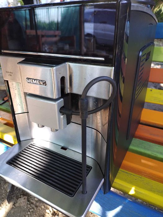 Продавам кафе автомат Siemens EQ 6 serie 700