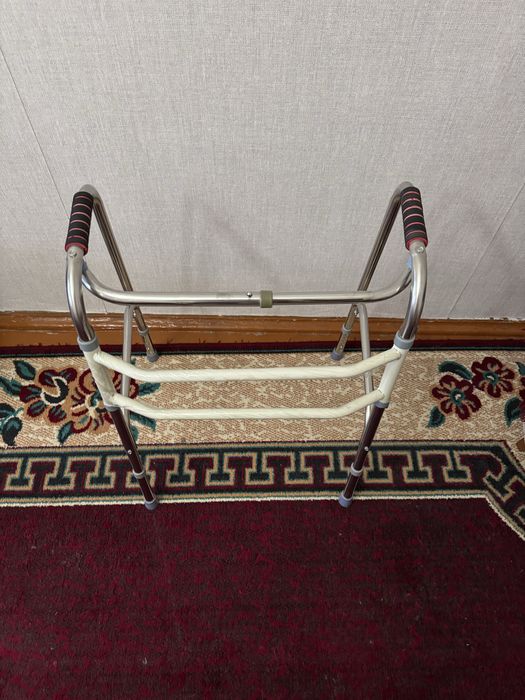 Ходунки для пожилых с регулируемой высотой