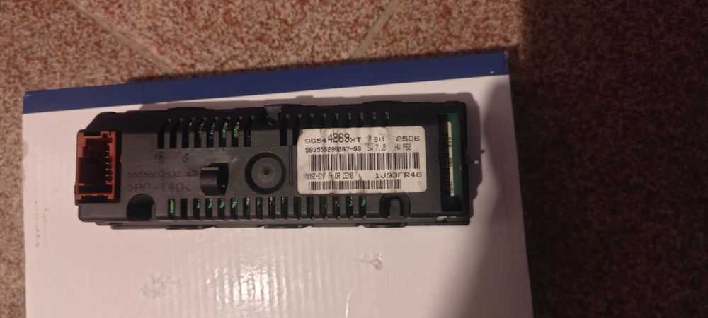 Дисплей за citroen с3 и peugeot