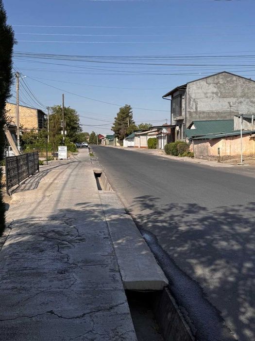 2 комнатный дом 0.5 соток. В общем дворе. Рисовый базар Файзабад. 52м2