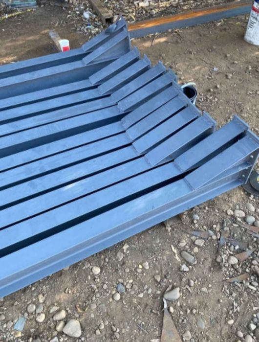 Vand 5ferme metalice la 10m din ipe 160 și 10stalpi la 4m