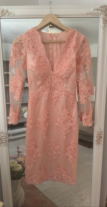Rochie midi din dantela