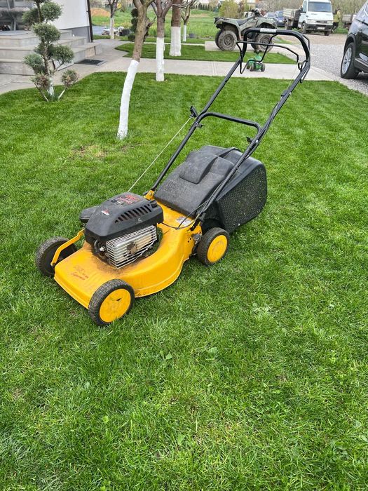 Vând mașină de tuns/cositoare Alko cu tracțiune și cos de colectare