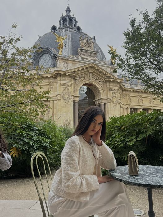 Бяло елегантно яке