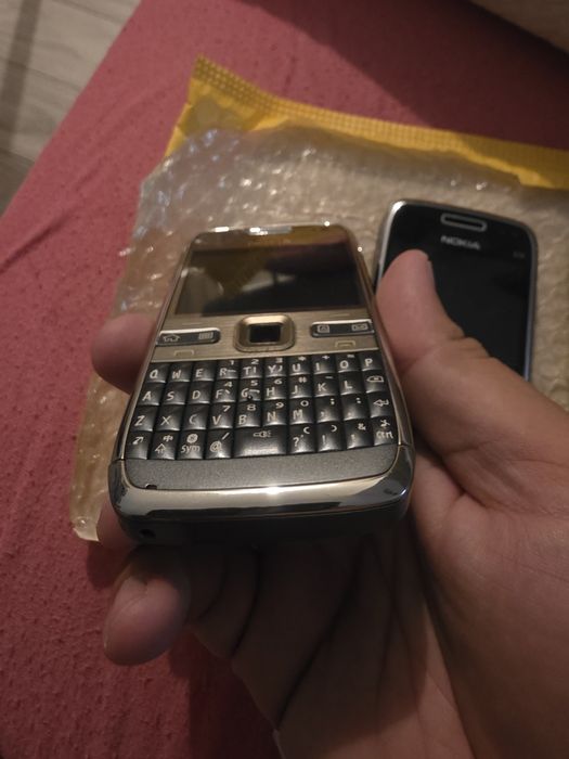 Nokia E72 silver in stare foarte buna! Necodat, Baterie buna, Gri maro