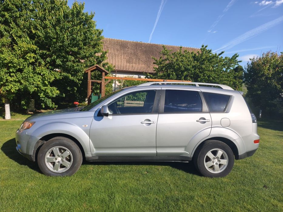 Mitsubishi Outlander 2.0 diesel mașina personală în stare foarte buna