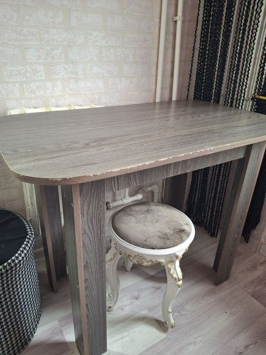 Продам кухонный стол