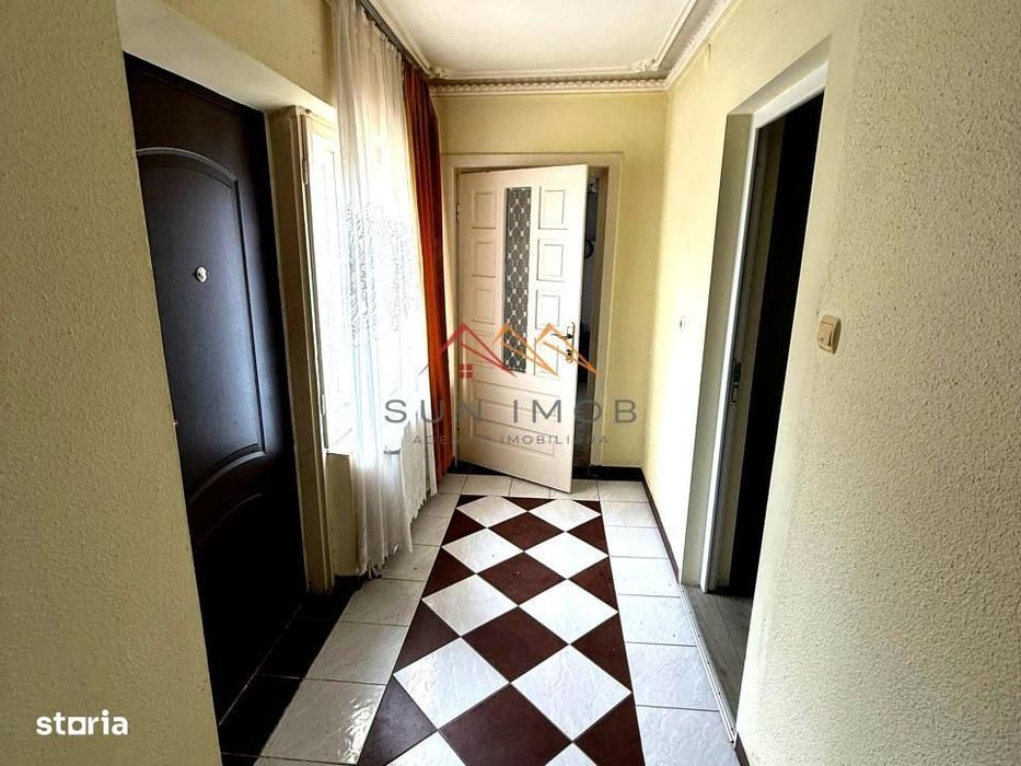 Vila 7 camere, an 1984, garaj, terasa, teren 604 m2, Poiana Campina,PH