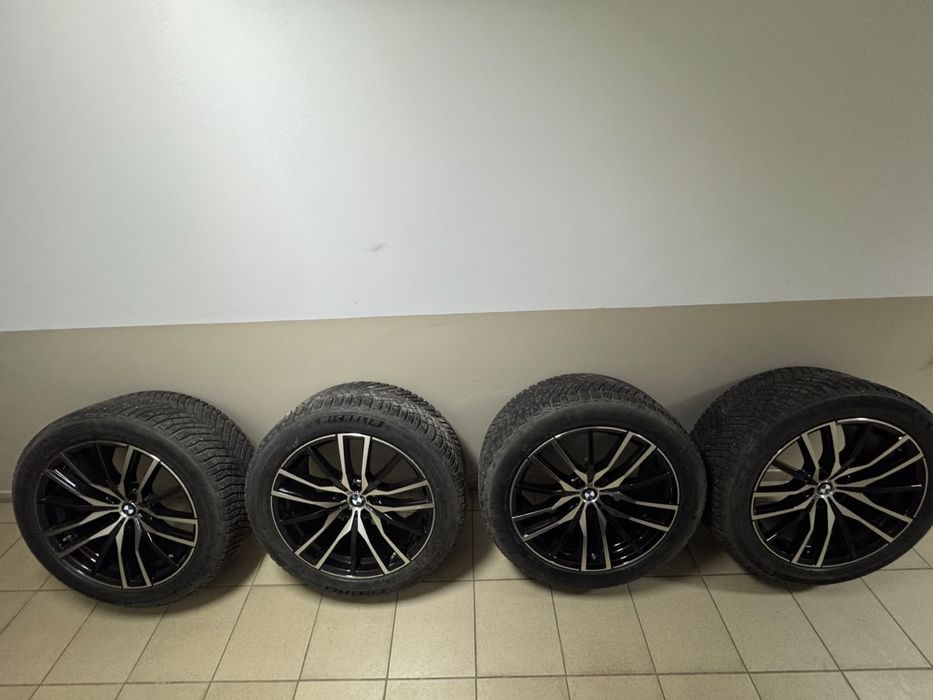 Продам диски на BMW X7 с резиной R21