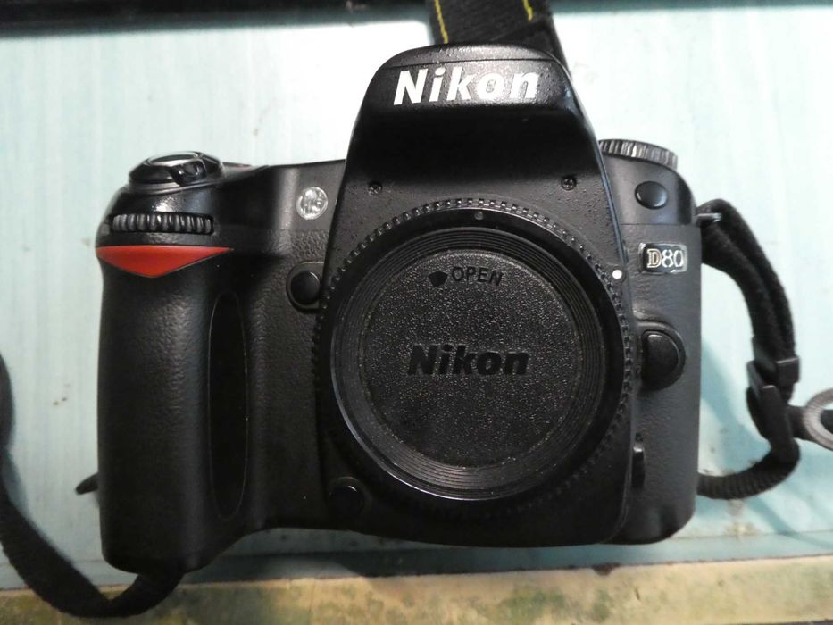 Nikon D80 (stare buna)+ obiectiv 35-70 mm