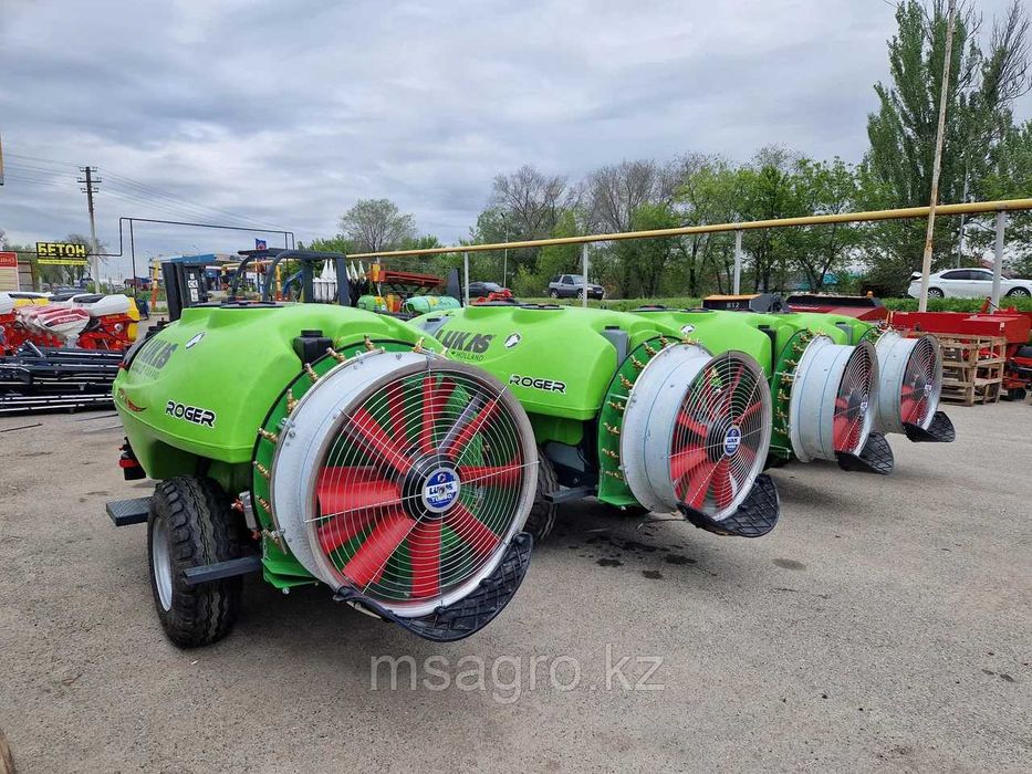 Опрыскиватель 2000 литров РОБОТ (прицепной) Lukas