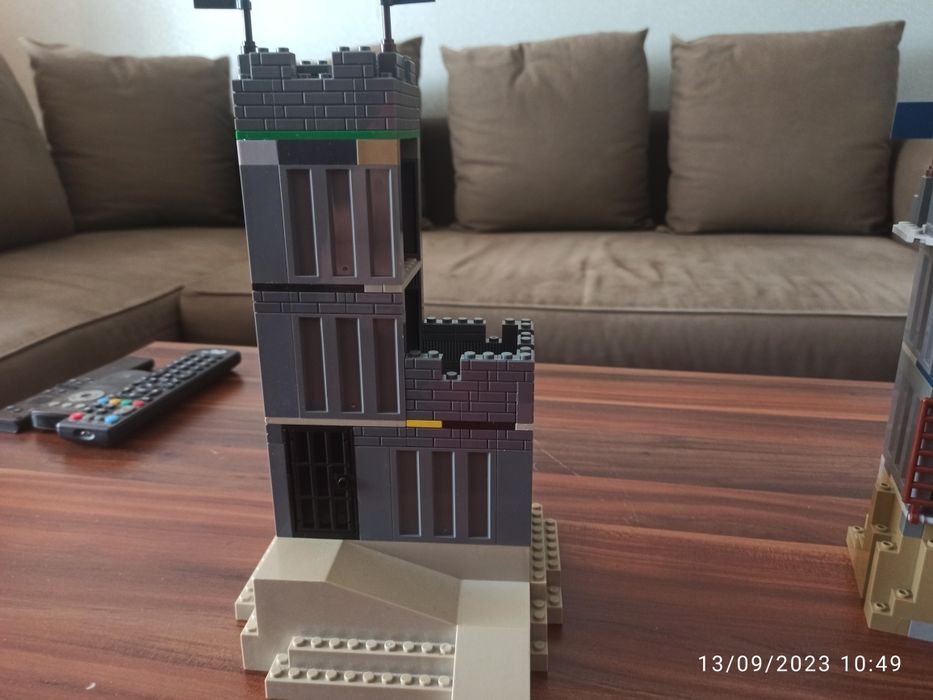 Лот китайско лего над 10 кг и 150  фигурки и екипировка