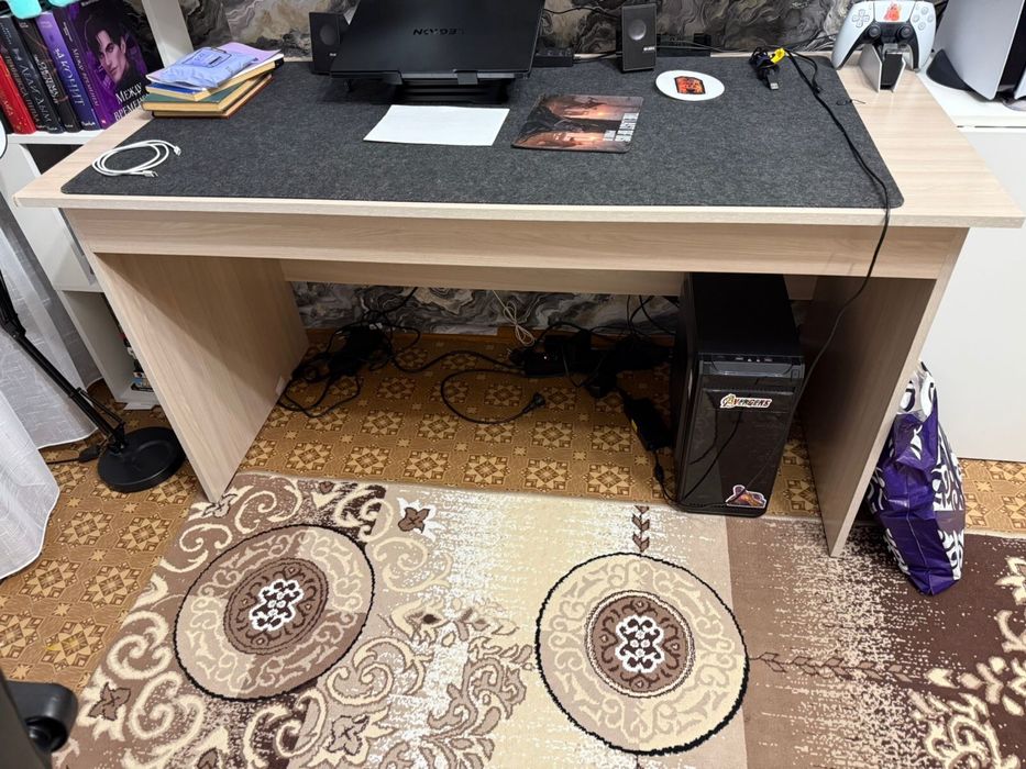 Продам компьютерный стол