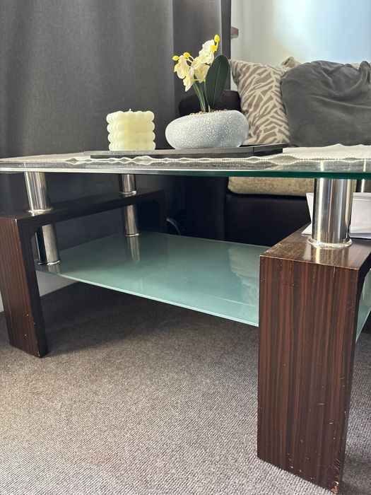 Холна стъклена маса на две нива