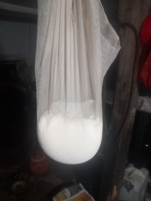 Brânză și lapte de vânzare