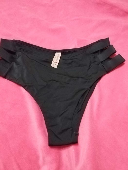 Slip negru de baie de la: Hunkemoller. Marimea: XL! Purtat o data!!