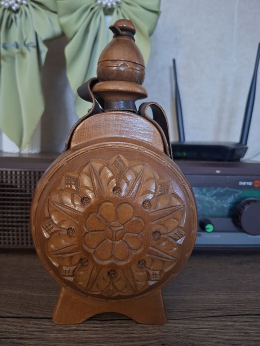 Plosca veche din lemn. Este noua, nefolosita!