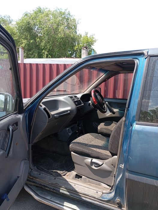 Ниссан Мистраль  Террано2