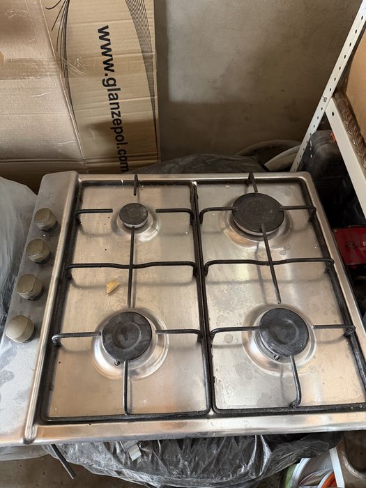 Продам газовку на 4 конфорки