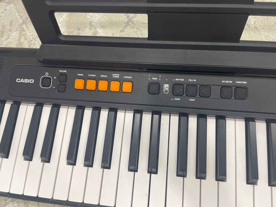 продам синтезатор новый