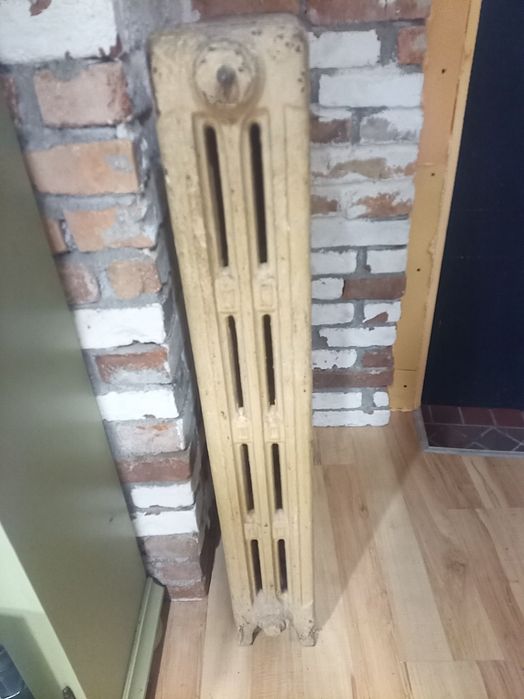 Calorifer vechi din fontă