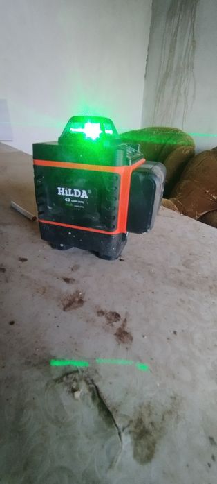 Лазерный уревен почти новый