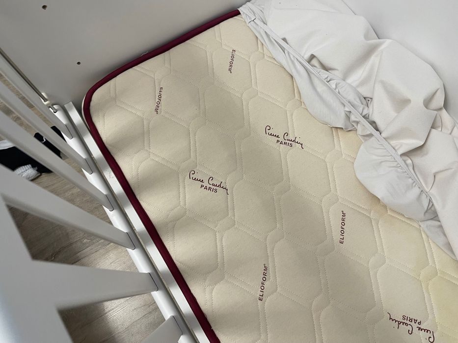 Бебешко легло с люлееш механизъм