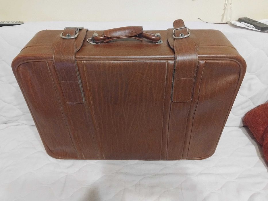 НОВ  голям ретро Куфар с ключ към него!  Отличен!