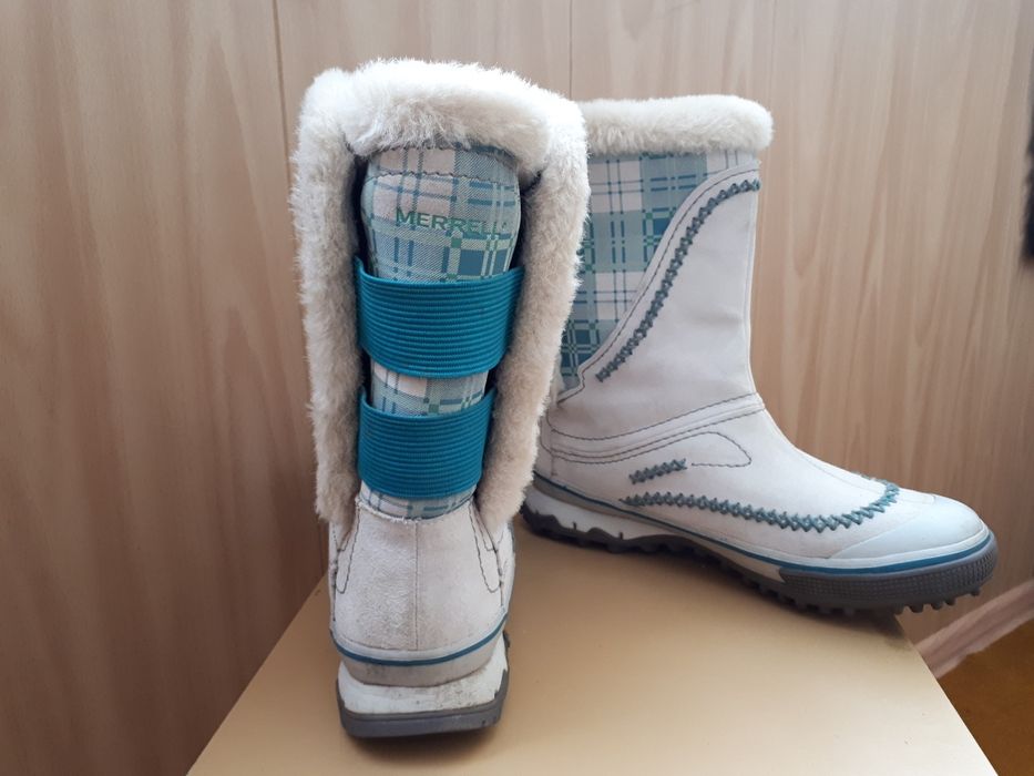 Продам женские сапоги.