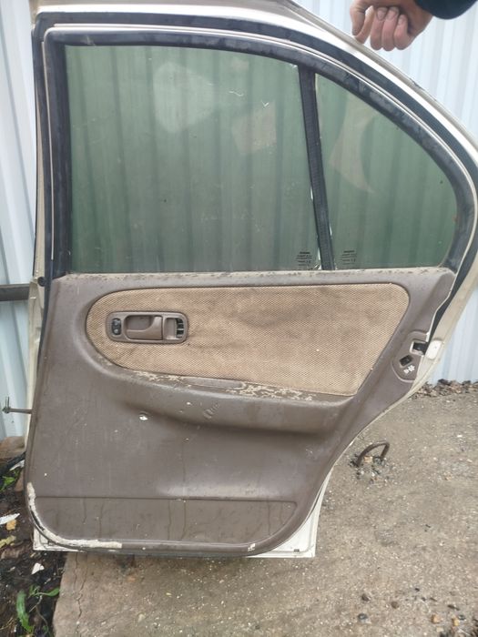 Продам дверь nissan premera