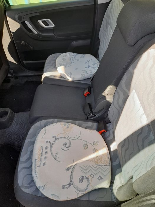 Vând Skoda Roomster