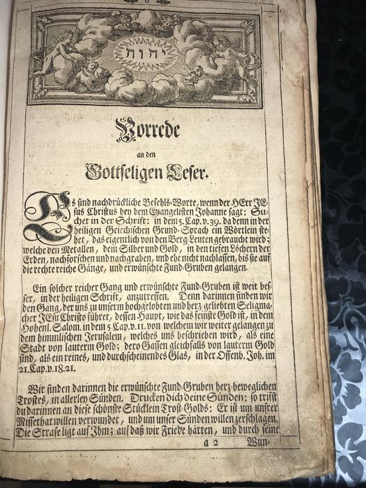 Vand carte foarte veche Biblia .