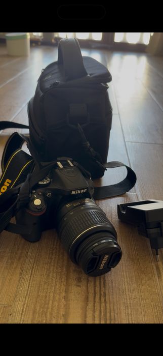 Nikon D5200 - aparat foto cu geanta