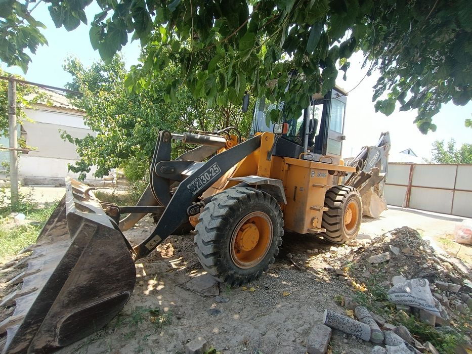 Ekskavator pagruzchik wz30-25