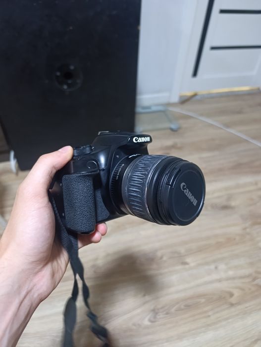 Камера Canon EOS 1300D