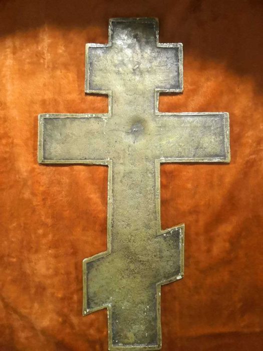 Бронзовый крест в эмали.