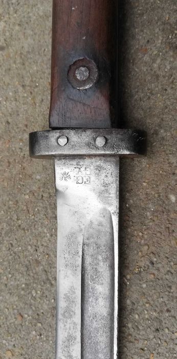 Стар окопен нож, ерзац. Налична кожена кания. Нож за оцеляване.