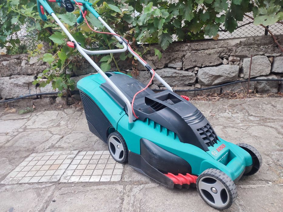 Електрическа косачка Bosch