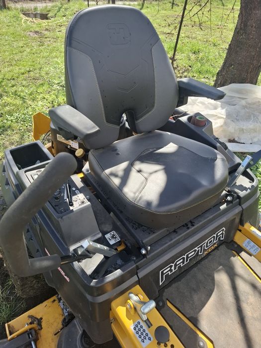 Tractoraș profesional Hustler raptor xdx eventual schimb cu auto ,atv