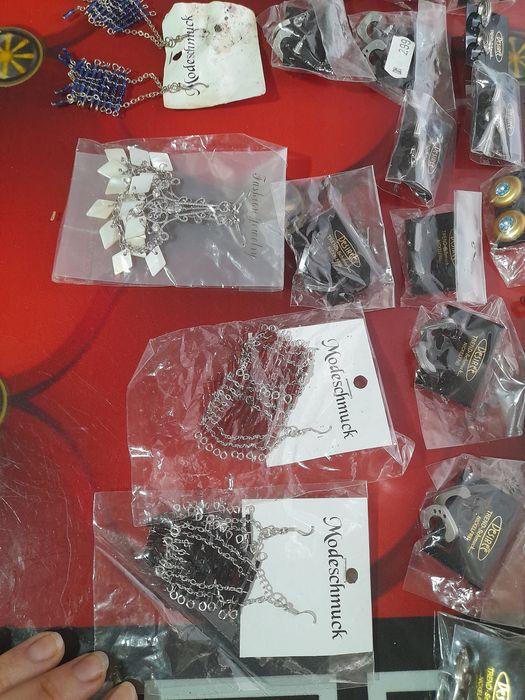 Lot 55 perechi de cercei