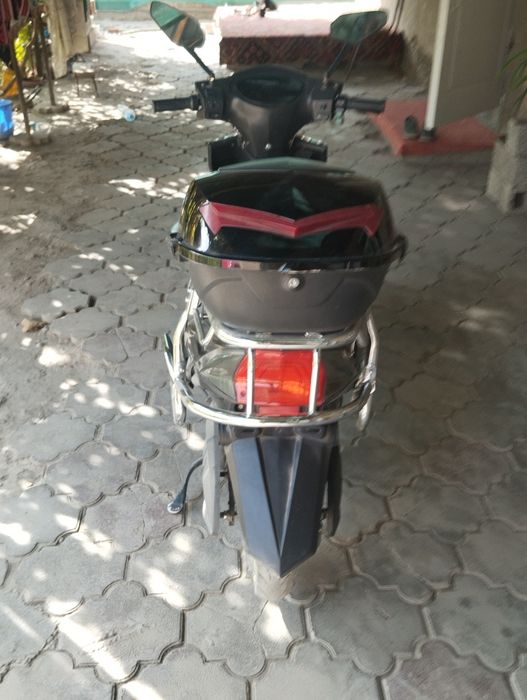 Скутер сотилади келиштириб бераман