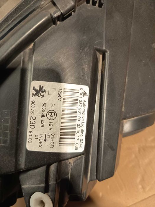 far stanga peugeot 308