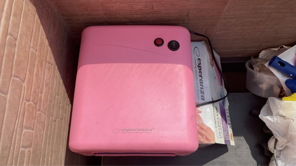 Lampa UV pentru unghii cu gel