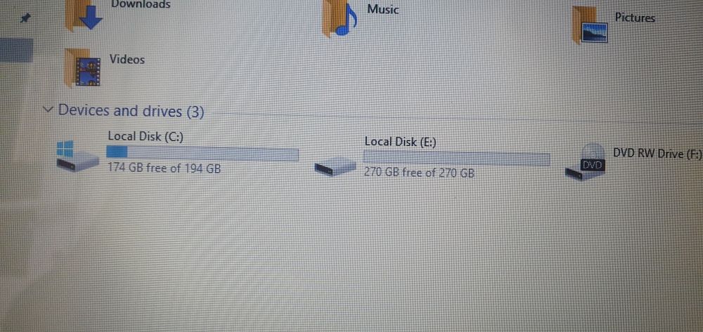 Vând laptop schimb