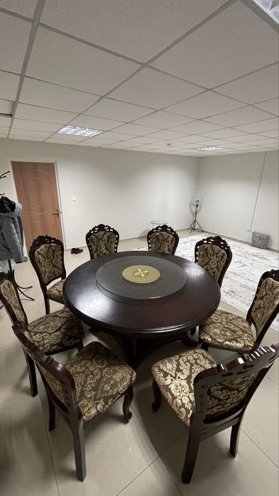 Продается круглый стол