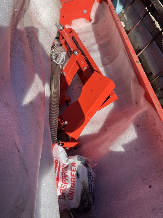 Vand cutii fertilizare pentru prasitoare Gaspardo