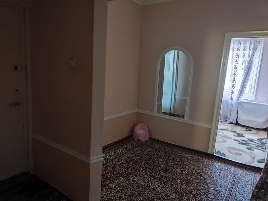 Продам  4 комнатную квартиру. Юнусабад 15 квартал.  Цена договорная.