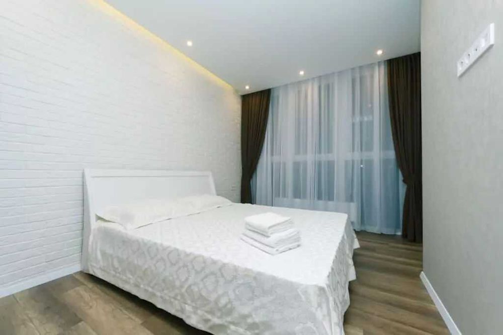 Двухкомнатная свежая квартира в районе ТРЦ Мега и Атакента в свежем ЖК