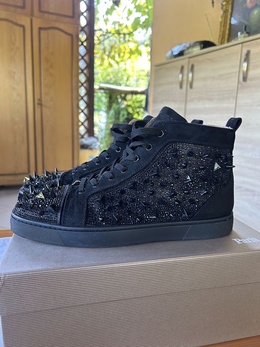 Vand Louboutin.